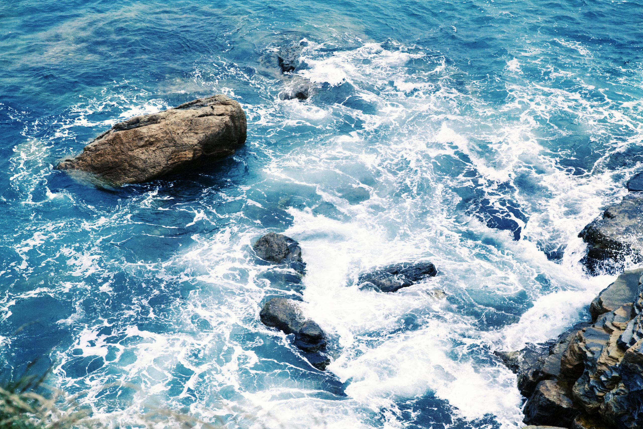 Splashing Waves In Blue Ocean, rocks in the sea
